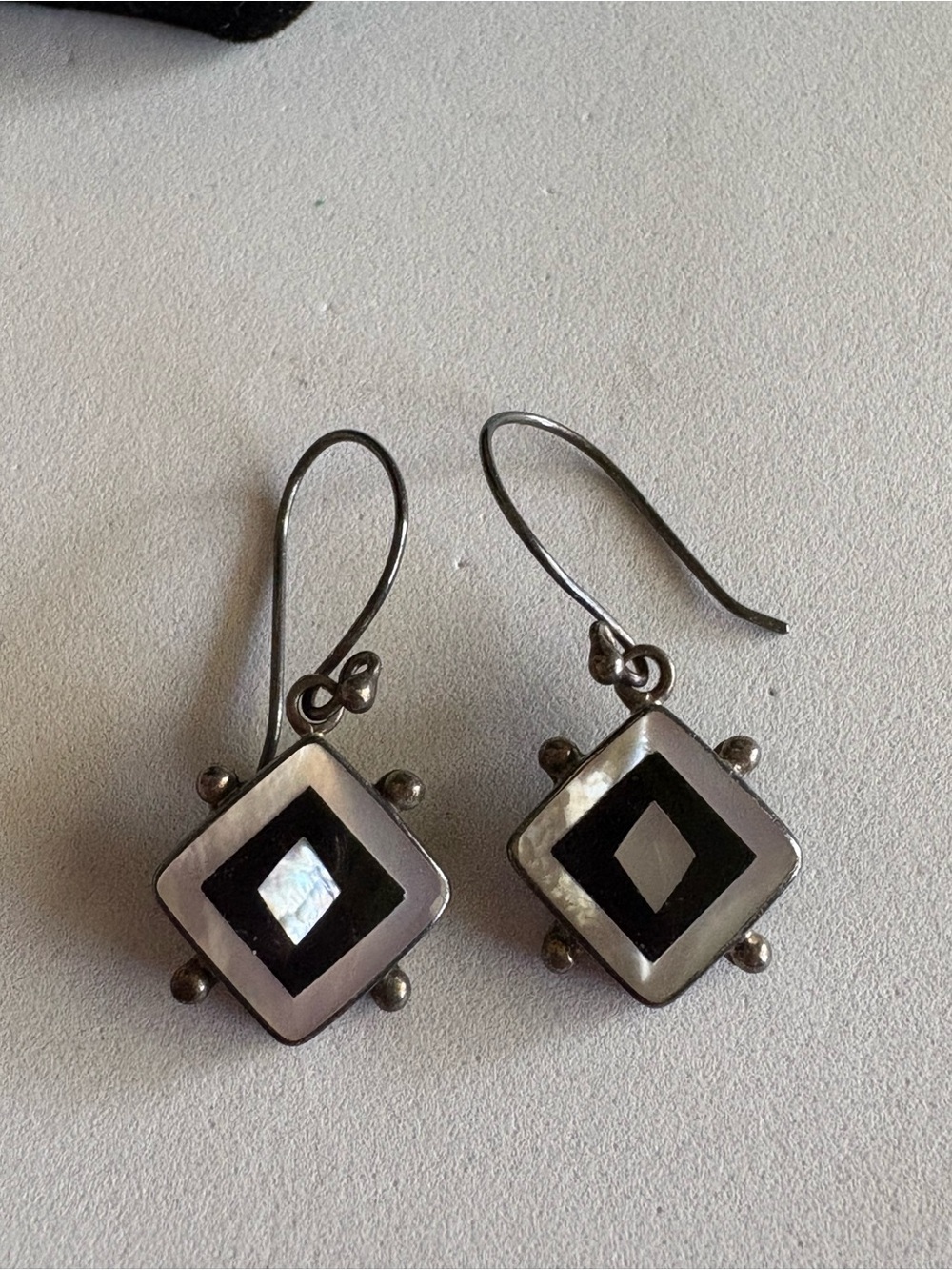 Acleoni 925 Sterling Onyx and Mother of Pearl
